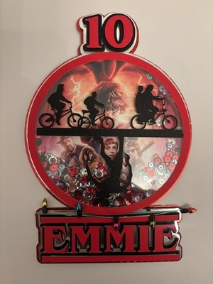Personalisierter Shaker-Kuchenaufleger von Stranger Things. 3D, Name & Alter.