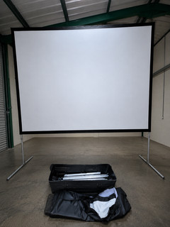 Da Lite 10 x 7.6 front & rear fastfold prejection screen (2)