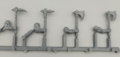 Warhammer Tabletop BITZ BITS : 4x WAFFE mit ARM - Barbaren / Darkoath /Marauders