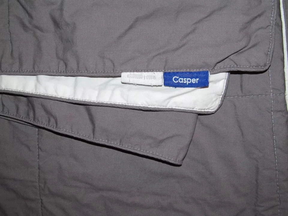 Manta Casper American Airlines Business Class gris blanco 72 x 46 pulgadas Foto 2 de 4