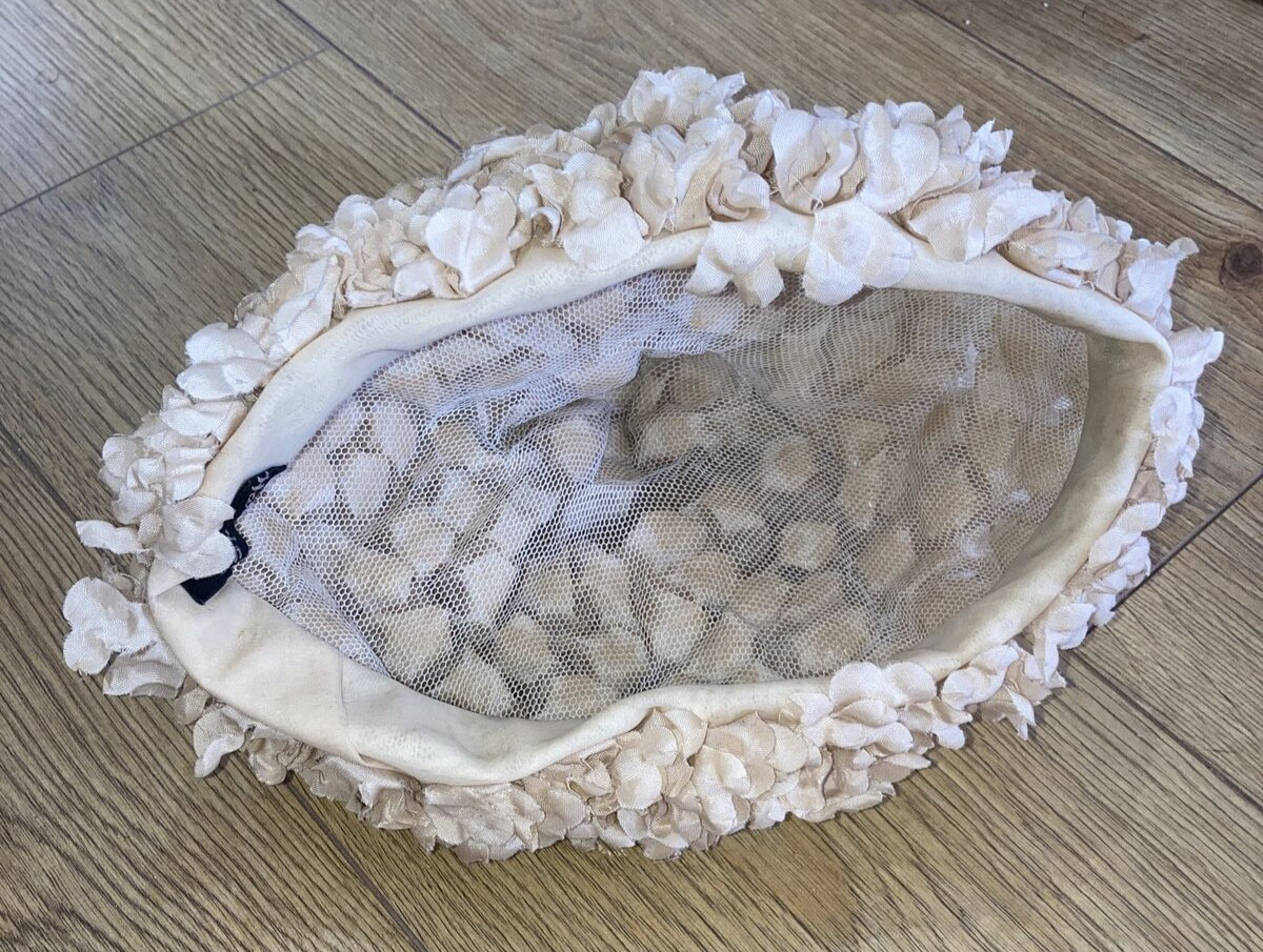 Rare Harrods Ltd of Knightsbridge Vintage 1950s/60s Cream Hat, Size M, Goodwood? 7