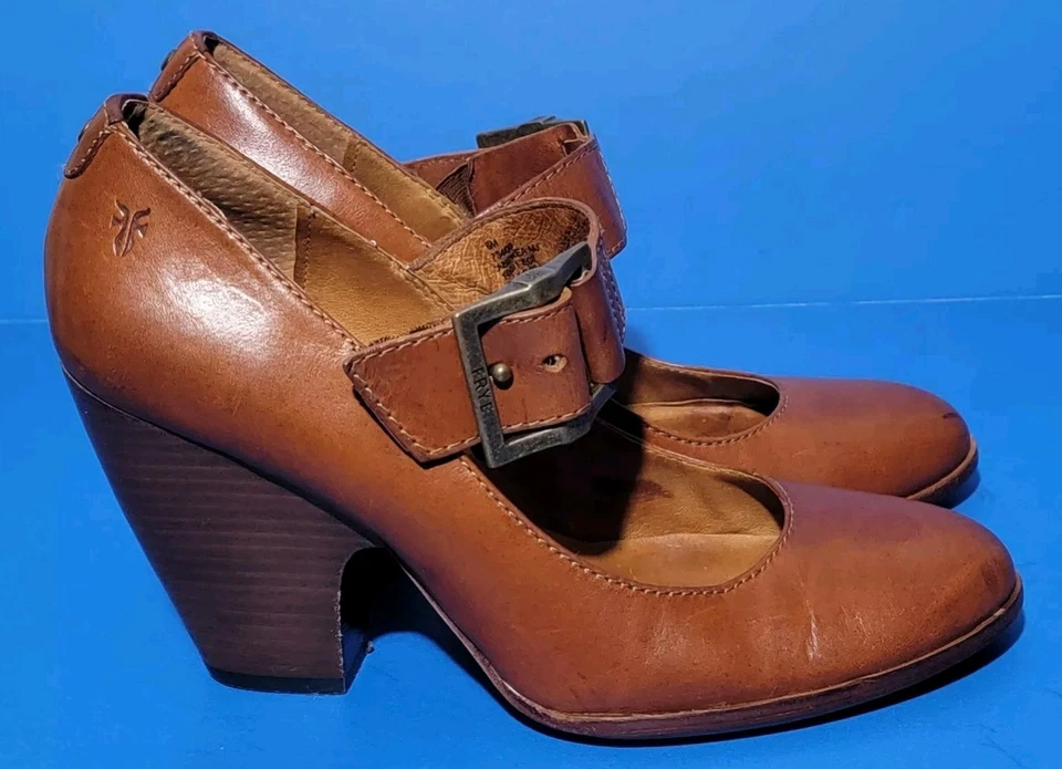 Salto anabela robusto de couro marrom FRYE Andrea com fivelas tamanho 8M - Imagem 2 de 4