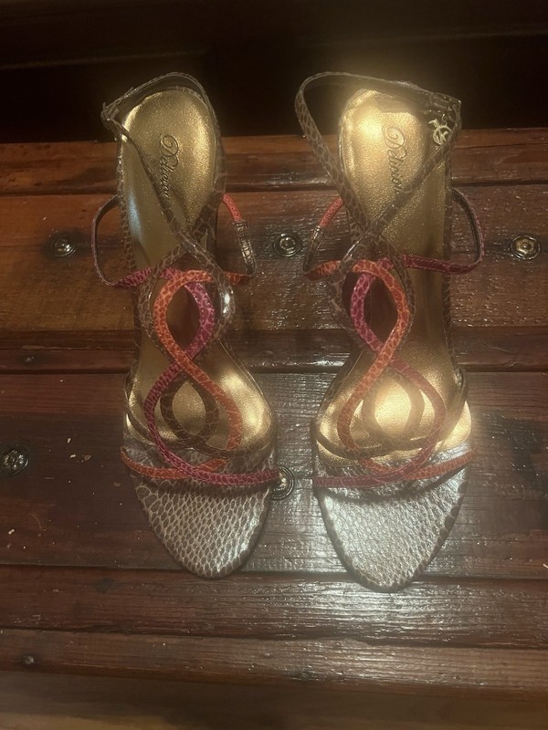 Delicious Curl Chocolate Strappy Sandals Sz 11