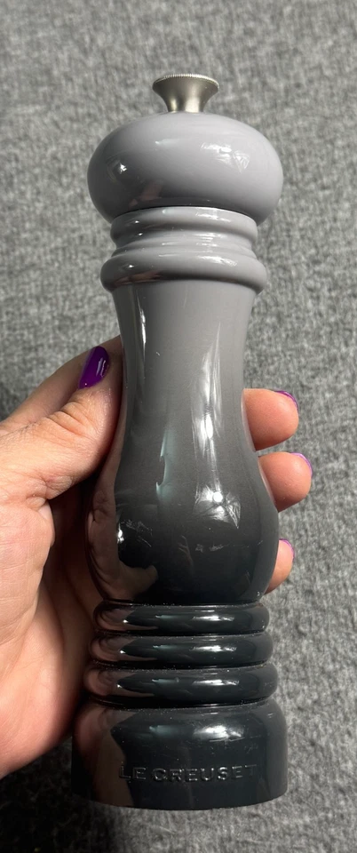 Le Creuset Gray Ombré Pepper Mill 8 inches Tall - Image 4 of 4