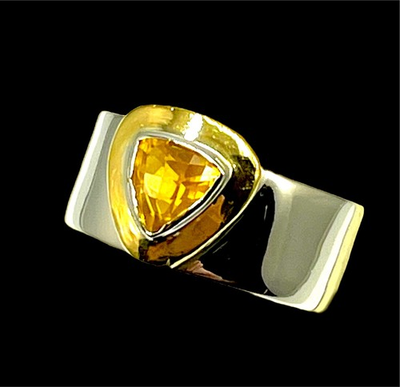 #ad ARTISAN M. ELLE SOLID 18K amp; 22K GOLD YELLOW SAPPHIRE TRILLION STONE RING SZ 7.5 $799.95