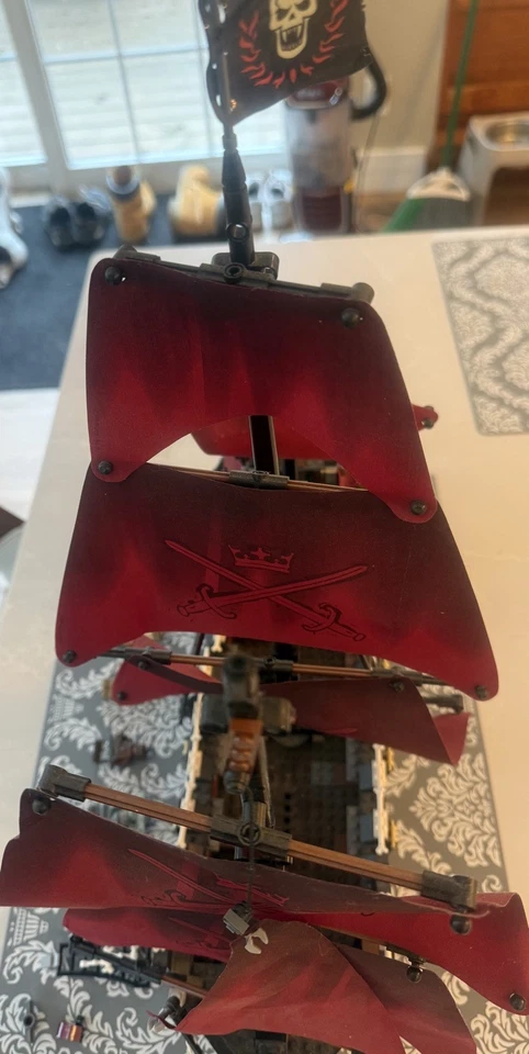 Lego Piratas do Caribe Vingança da Rainha Ana (4195) Usado 95% com minifiguras  - Imagem 2 de 4