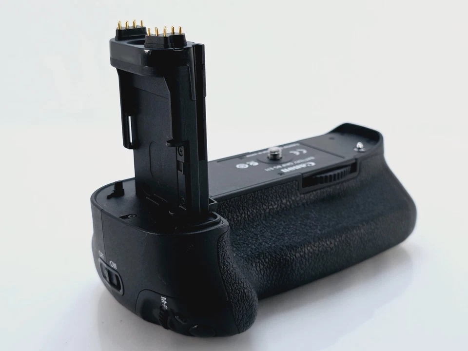 🌸[COMO NUEVO] Cargador de empuñadura de batería Canon BG-E11 BGM E11L Chaeger LC-E6 para 5D Japón Foto 4 de 4