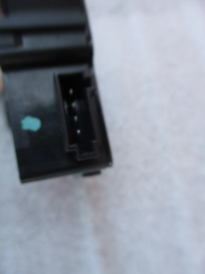 Chevrolet Camaro 2016-2022 tapa de equipaje pestillo maletero OEM Foto 2 de 4