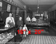 Shooting Pool~Pool~Pool Hall~Billiards~1912~Poster~16" x 20" Photo