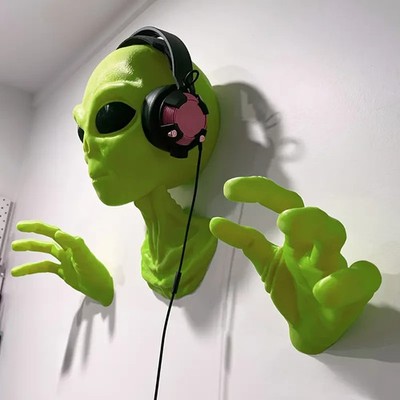 Green Alien Head & Hand Latex Sculpture 3D Sci-Fi Decorative Hanging Ornament