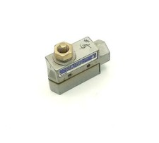 Honeywell Micro Switch BZE6-2RQ Plunger Limit Switch 10 Amp 600 VAC