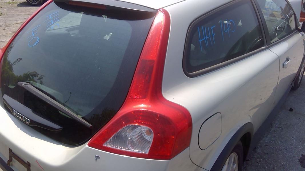 07-13 VOLVO 30 Series Right Tail Light Replacement 1405762