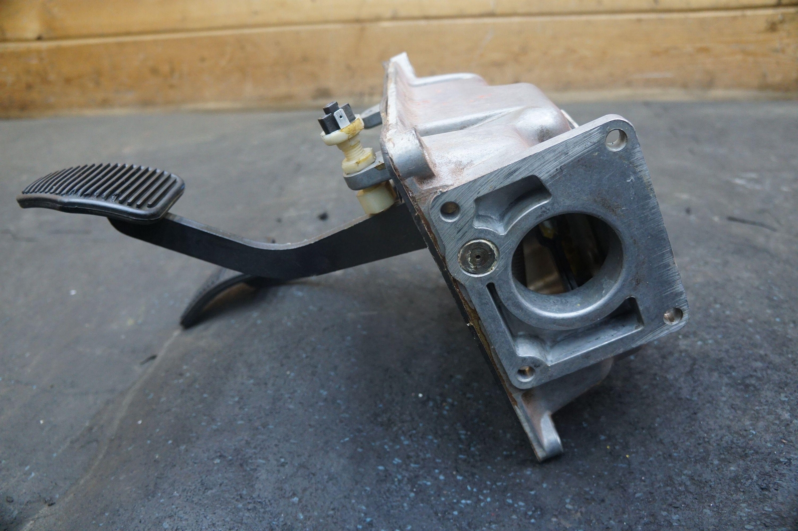 Clutch Brake Pedal Bracket Assembly 106187 108022 108533 Ferrari 328 208 308