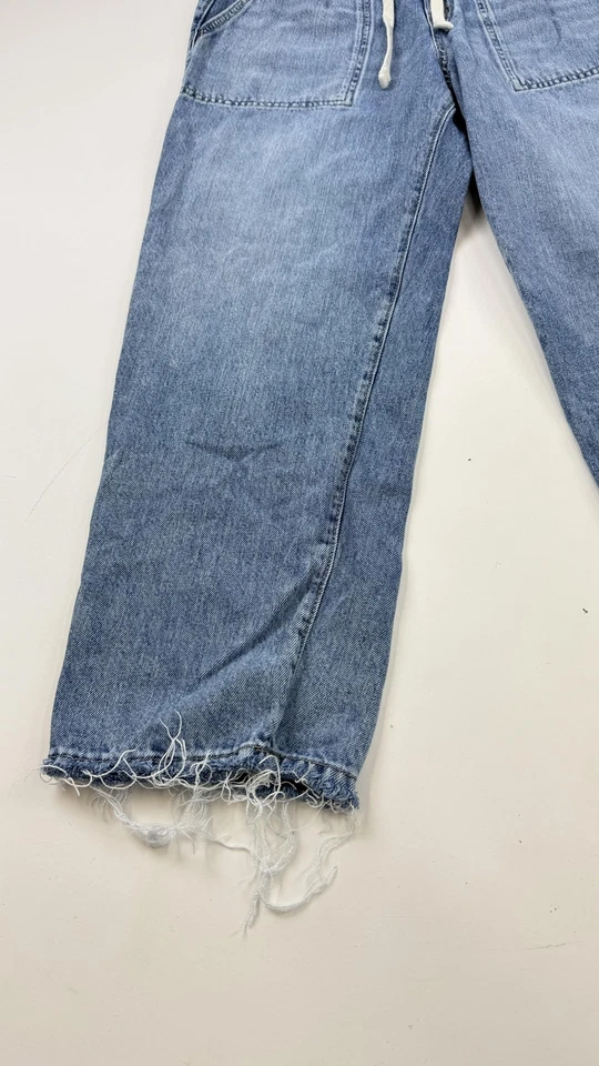 Pantalones de mezclilla GAP para mujer azul medio supersuave fácil pierna ancha dobladillo crudo tirar Foto 2 de 4