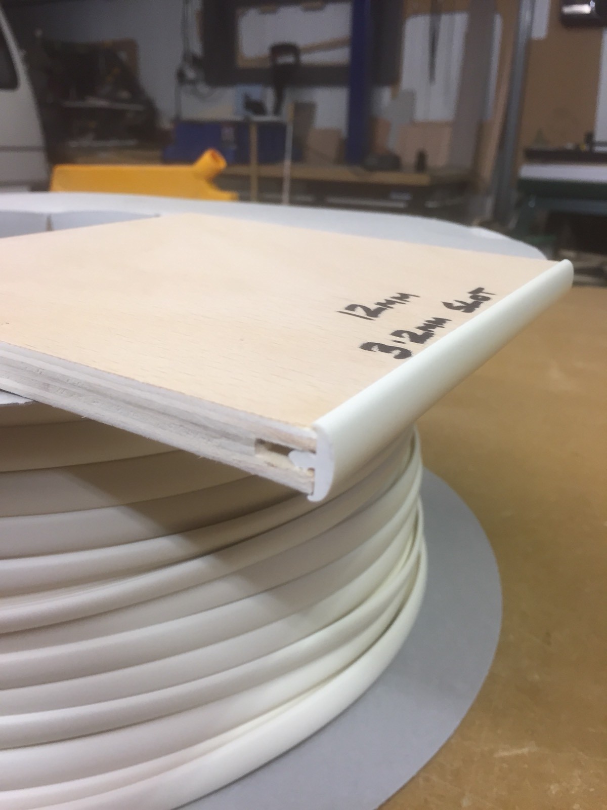 12MM T TRIM CREAM TABLE TRIM 10 METRES FURNITURE KNOCK ON EDGING