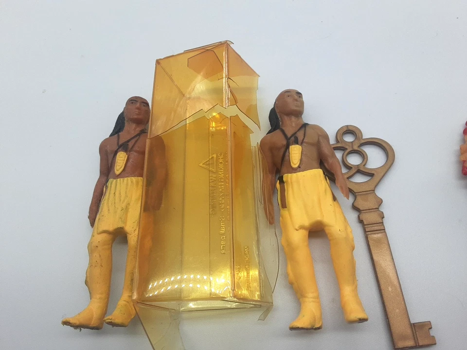 Lot Vintage Indian In Cupboard Figure Little Bear figurine 1 key + plastic chief - Image 3 of 4