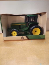 ERTL 1992 John Deere 4960 MFWD Diecast Tractor 1/16 Scale #5709