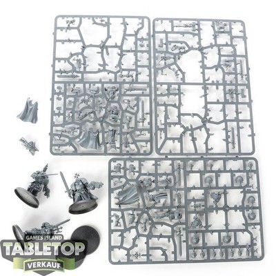 Black Templars - 5x Black Templars Sword Brethren - teilweise gebaut