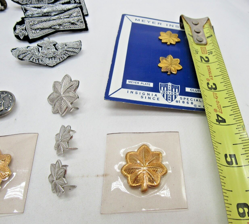 USAF navigator pins lot of 23 and major rand oak leaf as seen in pictures - Picture 9 of 12