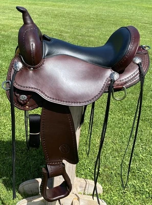 New CIRCLE Y 17" Salt River Flex2 Trail Saddle~Wide Bars~WALNUT~ERGO Stirrups - Image 1 of 4