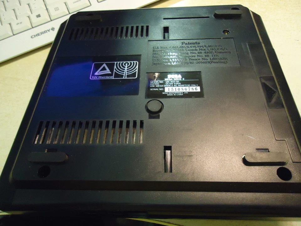 Sega Megadrive 2 II Consola probada ok sin nada mas Pal España. - Imagen 2 de 4