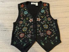 Women's SOSTANZA Black Button Front Floral Beaded Knit Sweater Vest Size S