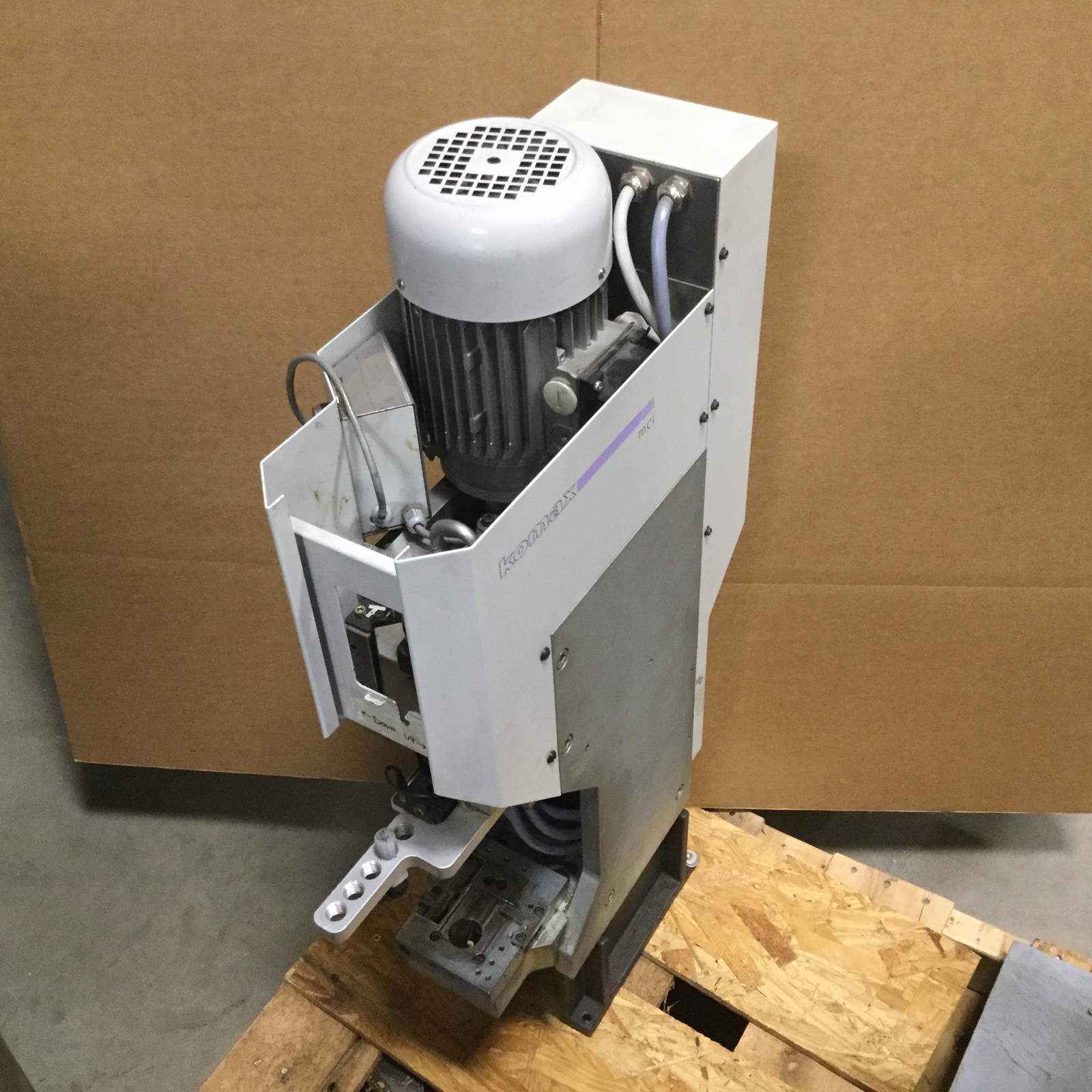 Komax MCI 711 Crimping Press, Force: 20kN 4500 lbf, Power: 230VAC 1-Phase