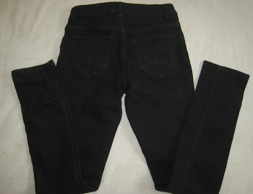 Pantalones de mezclilla ajustados Mudd para niñas negros con bolsillo tachonado pierna recta juvenil talla 12 Foto 3 de 4