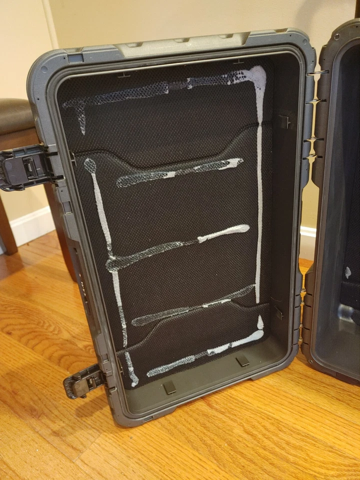 Pelican Elite Luggage Series carry-on case - Glue Residue - No combo Lock - USED - Image 4 of 4