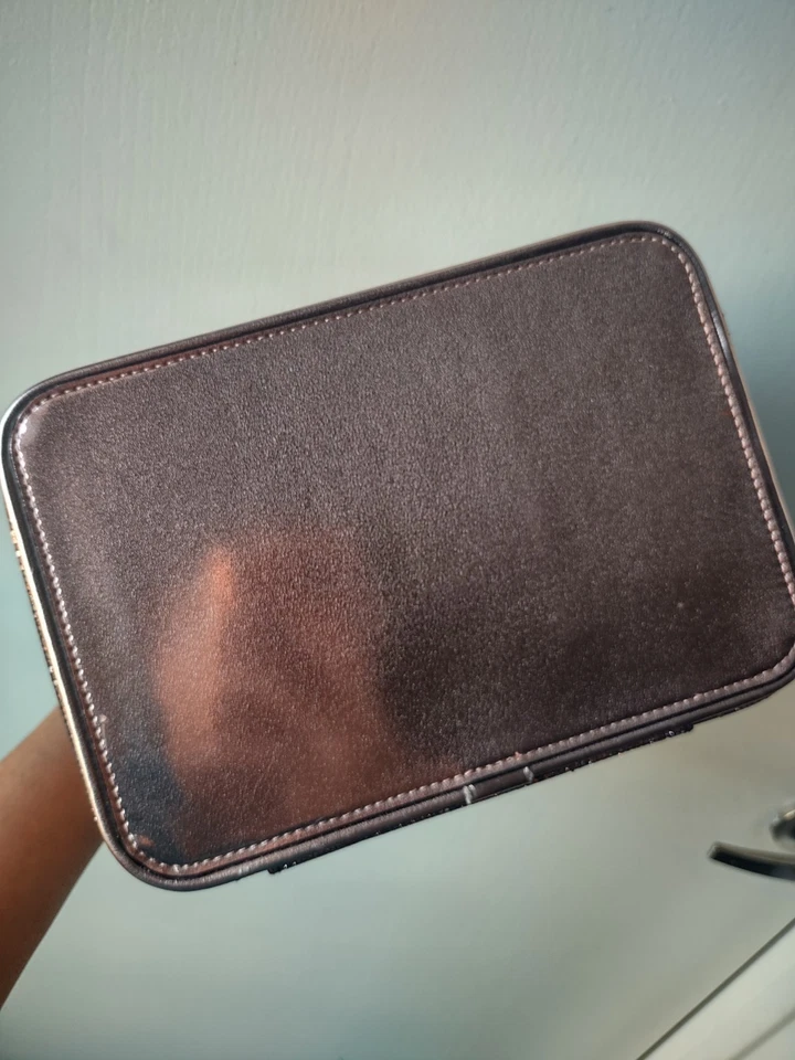 NUEVO SIN ETIQUETAS RARO Estuche Tren Pasarela Brillo Victoria’s Secret Edición Limitada Oro Rosa Foto 4 de 4