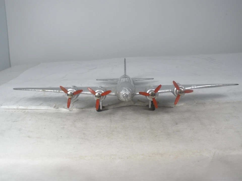 Juguetes Dinky de preguerra #62 g (B-17) BOEING FLY FORTRESS 1939-1941 EXCELENTE ESTADO Foto 2 de 4