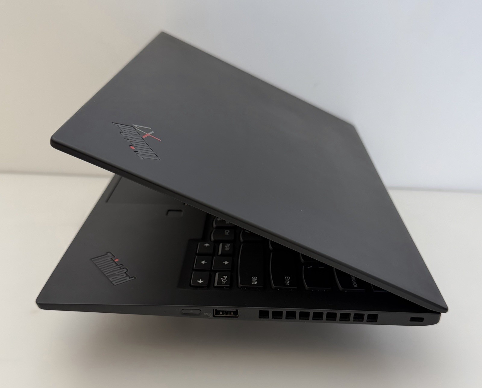 Lenovo ThinkPad X1 Carbon Gen 8 14, 14-Inch Laptop, with Intel Core i7 10th Gen., Windows 11 Pro