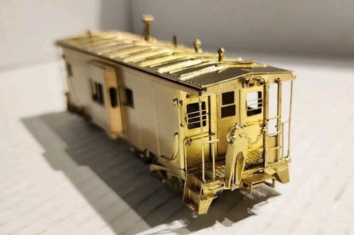 Overland Models HO Scale UP CA-13 Brass Caboose - Picture 4 of 7