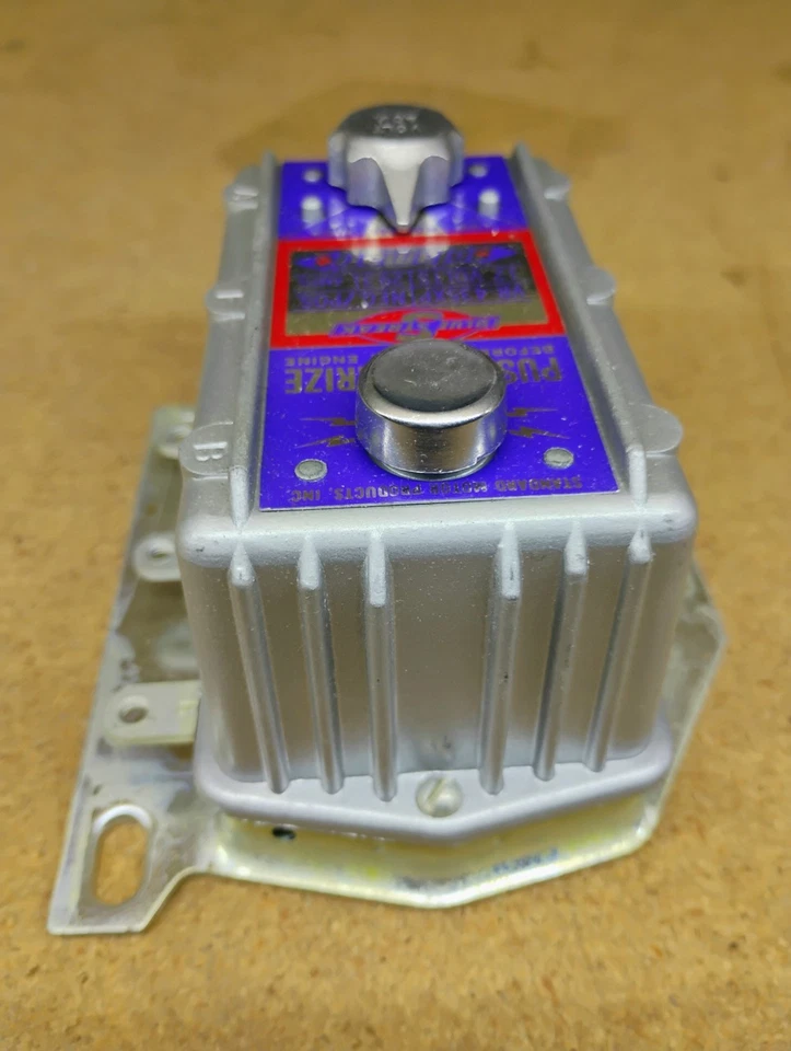 Regulador de Voltaje Estándar VR414XP 12V Universal Tierra NORS Hecho en EE. UU. Foto 4 de 4