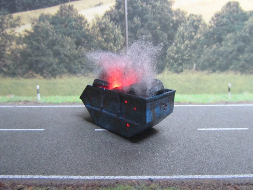 Absetzcontainer Brand 12V Feuer DC / AC Flackerndes Licht Rostig Löcher 1:87 H0 - Bild 3 von 4