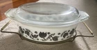 Vintage Pyrex Black Tulip on White Casserole Baking Dish 043 1.5 Qt Lid & Cradle