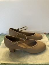 Women's Size 8.5 Tan Capezio dance and character shoes, 1.5" heel