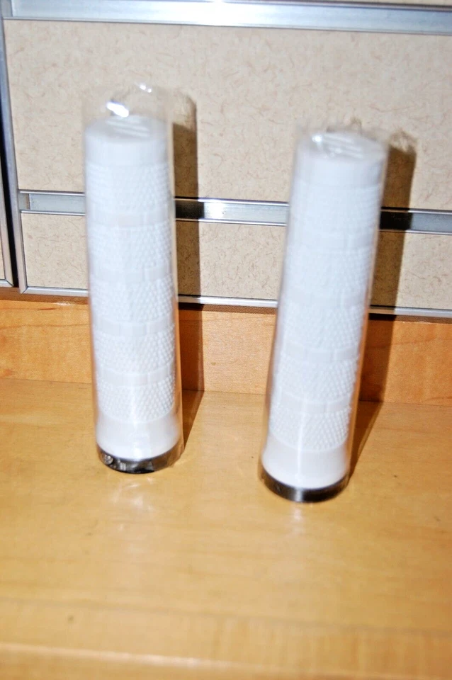 NOS Bontrager Lock-on Grips / White w/ Black Lock Ring - Image 2 of 4