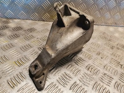 BMW E87 1 Motorhalter Seite rechts 6781916 Original OEM
