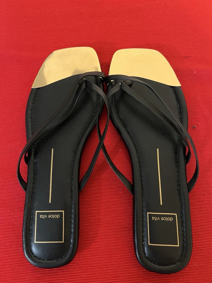 Sandalia plana ligera Dolce Vita negra con correas doradas para mujer talla 8,5 Foto 2 de 4