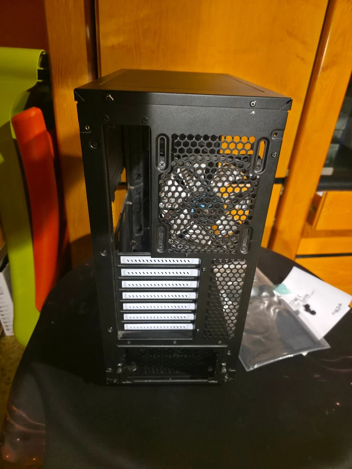 Case Fractal Design Define C Vetro Temprato - Immagine 4 di 4