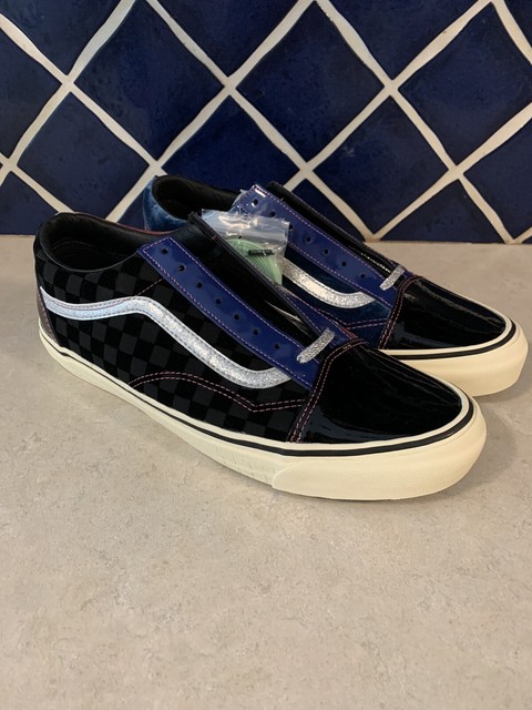 feature vans vault