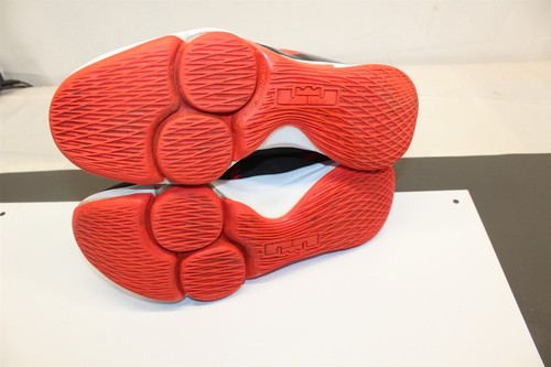 Scarpe da basket vintage Nike Lebron Witness 5 nere e rosse da uomo 8 US / 41 EUR - Foto 9 di 9