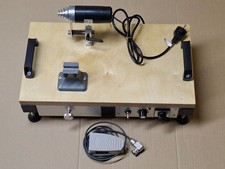 Tisch mit Motor für