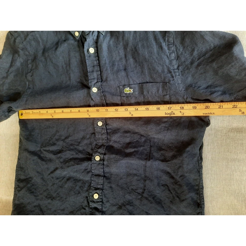 Camisa con botones de lino puro azul marino calce regular manga corta mediana Lacoste para hombre Foto 4 de 4
