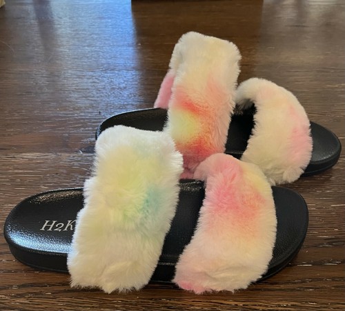 chanel pink fluffy sliders