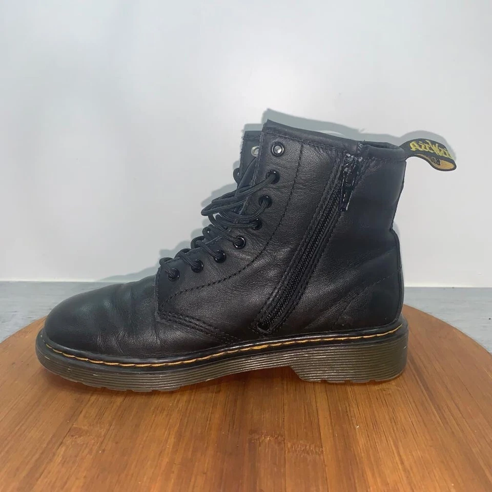 Dr Martens Air Wair Junior US Size 3 Black Leather 8 Eye Lace Up Boots 1460J - Image 2 of 4