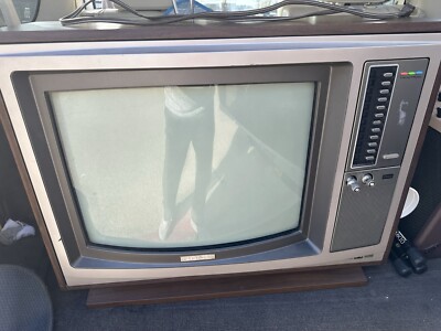 Vintage 1978 Sony Trinitron Color TV KV-1922 with original antenna