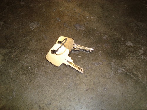 Ford Tractor Starter Key 9703810 Will fit New Holland & Versatile Equipment - Picture 4 of 4