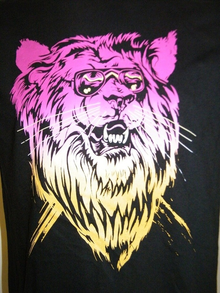 Delta Pro Weight Tshirt with Print Pink Lion Size Selectable Black New
